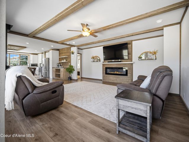 447 S Beaver Lake RD, Athol, ID 83801