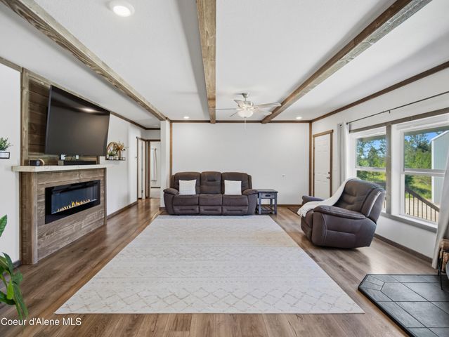 447 S Beaver Lake RD, Athol, ID 83801