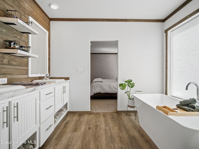 447 S Beaver Lake RD, Athol, ID 83801