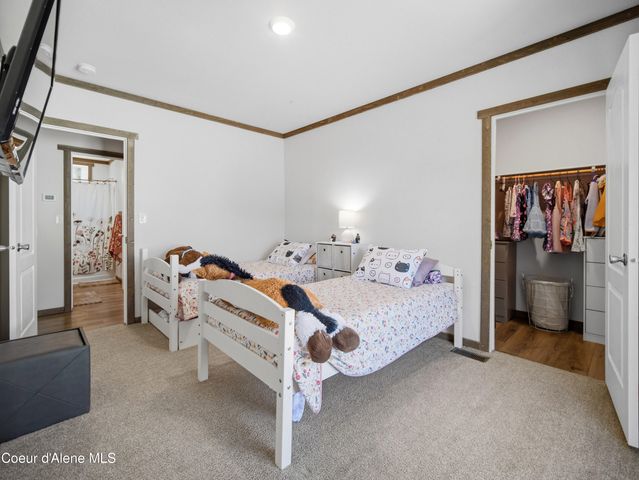 447 S Beaver Lake RD, Athol, ID 83801