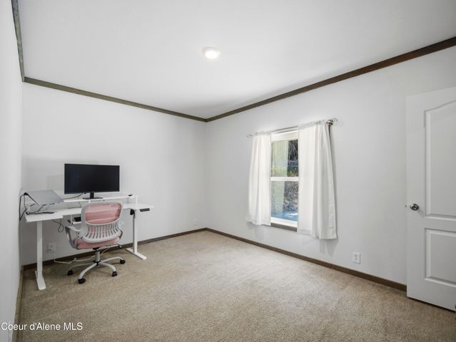 447 S Beaver Lake RD, Athol, ID 83801