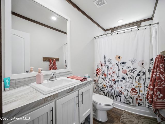 447 S Beaver Lake RD, Athol, ID 83801