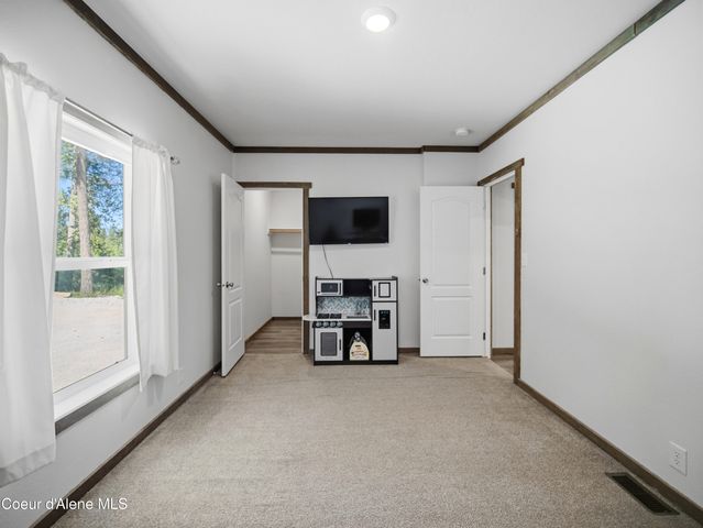 447 S Beaver Lake RD, Athol, ID 83801