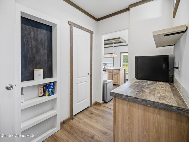447 S Beaver Lake RD, Athol, ID 83801