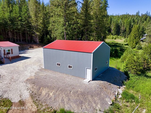 447 S Beaver Lake RD, Athol, ID 83801