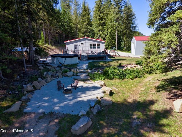 447 S Beaver Lake RD, Athol, ID 83801