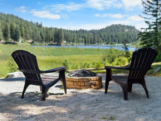 447 S Beaver Lake RD, Athol, ID 83801