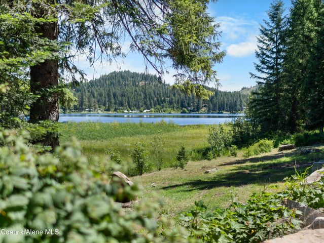 447 S Beaver Lake RD, Athol, ID 83801