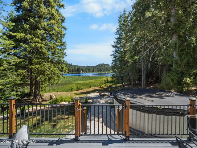 447 S Beaver Lake RD, Athol, ID 83801