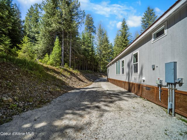 447 S Beaver Lake RD, Athol, ID 83801