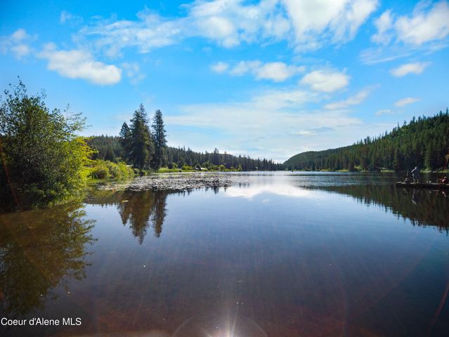447 S Beaver Lake RD, Athol, ID 83801