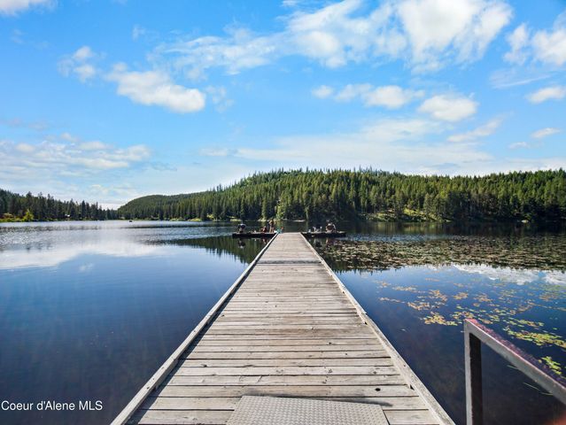 447 S Beaver Lake RD, Athol, ID 83801