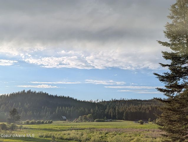 447 S Beaver Lake RD, Athol, ID 83801
