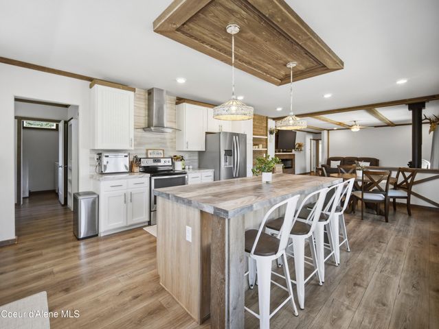 447 S Beaver Lake RD, Athol, ID 83801