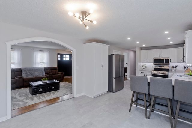 9 Post Rd, Chicopee, MA 01020