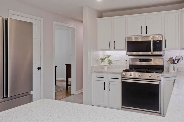 9 Post Rd, Chicopee, MA 01020