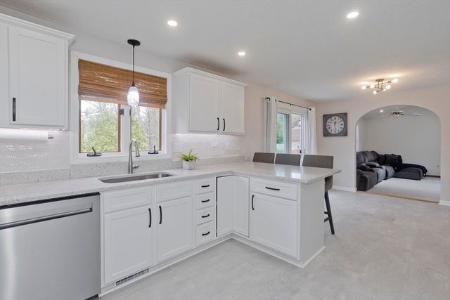 9 Post Rd, Chicopee, MA 01020