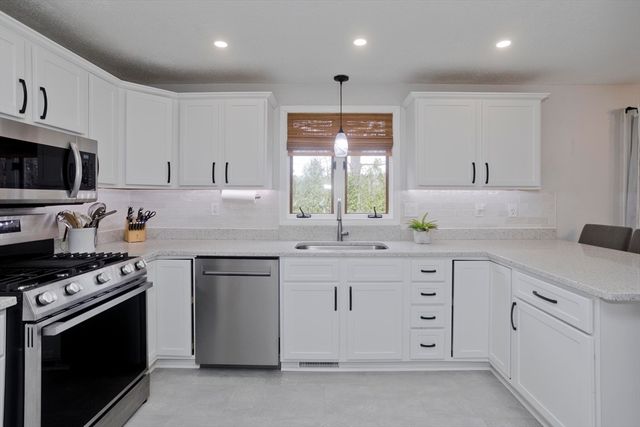 9 Post Rd, Chicopee, MA 01020