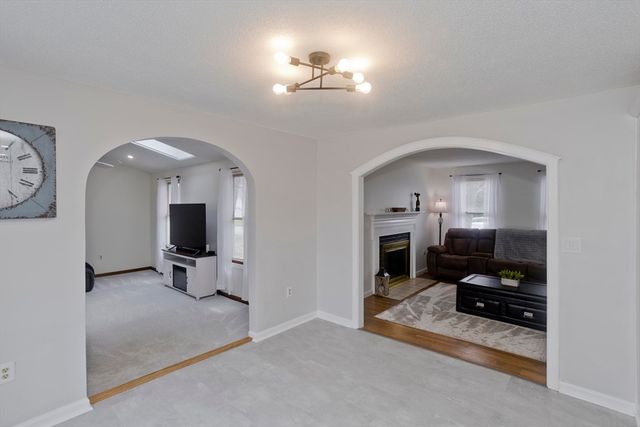 9 Post Rd, Chicopee, MA 01020