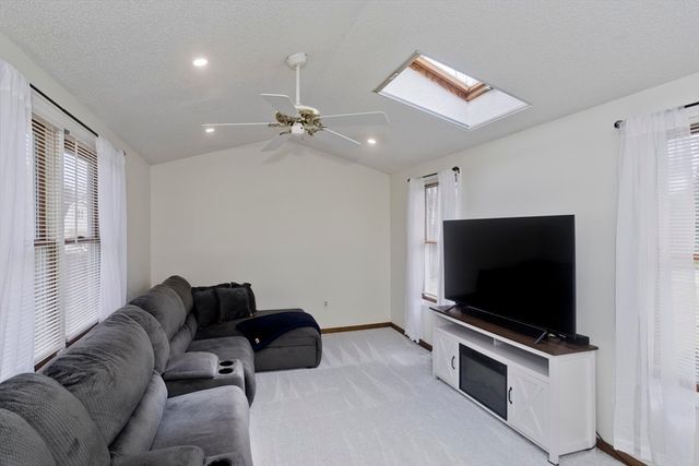 9 Post Rd, Chicopee, MA 01020