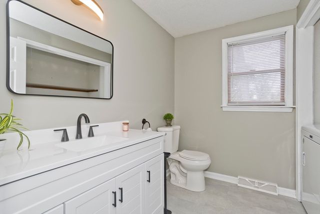 9 Post Rd, Chicopee, MA 01020