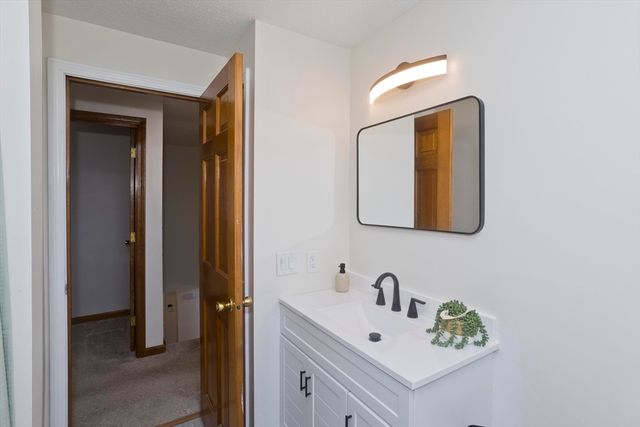 9 Post Rd, Chicopee, MA 01020