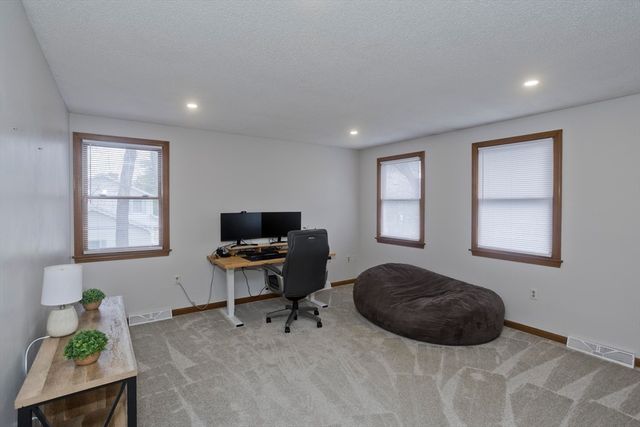 9 Post Rd, Chicopee, MA 01020