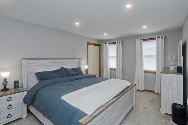 9 Post Rd, Chicopee, MA 01020