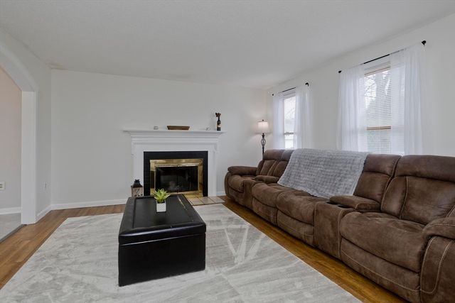 9 Post Rd, Chicopee, MA 01020