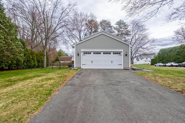 9 Post Rd, Chicopee, MA 01020