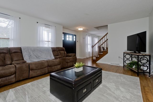 9 Post Rd, Chicopee, MA 01020