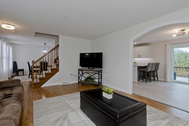 9 Post Rd, Chicopee, MA 01020