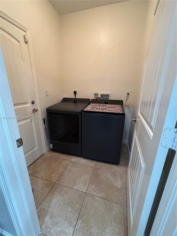 3431 NE 1st St 3431, Homestead, FL 33033