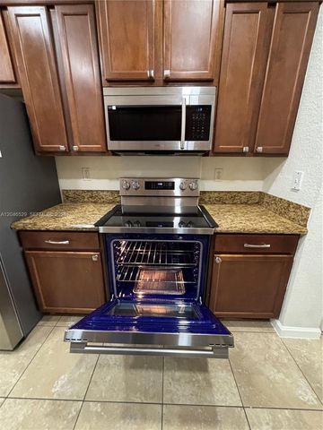 3431 NE 1st St 3431, Homestead, FL 33033
