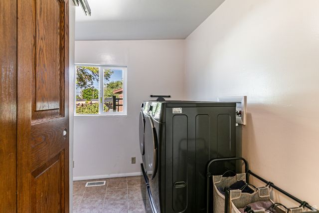 1619 DAVIS DR, Layton, UT 84041