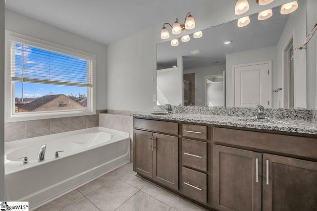 617 Highgarden Lane, Boiling Springs, SC 29316