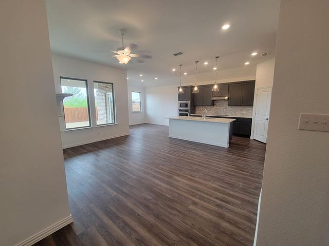 1633 Pine valley Drive, Fort Worth, TX 76052