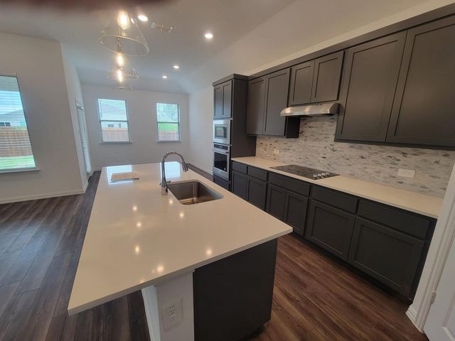 1633 Pine valley Drive, Fort Worth, TX 76052