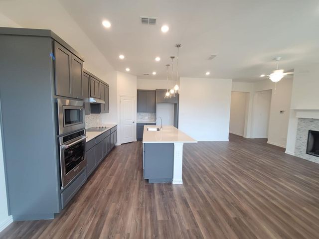 1633 Pine valley Drive, Fort Worth, TX 76052