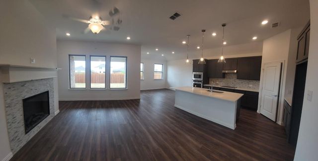 1633 Pine valley Drive, Fort Worth, TX 76052