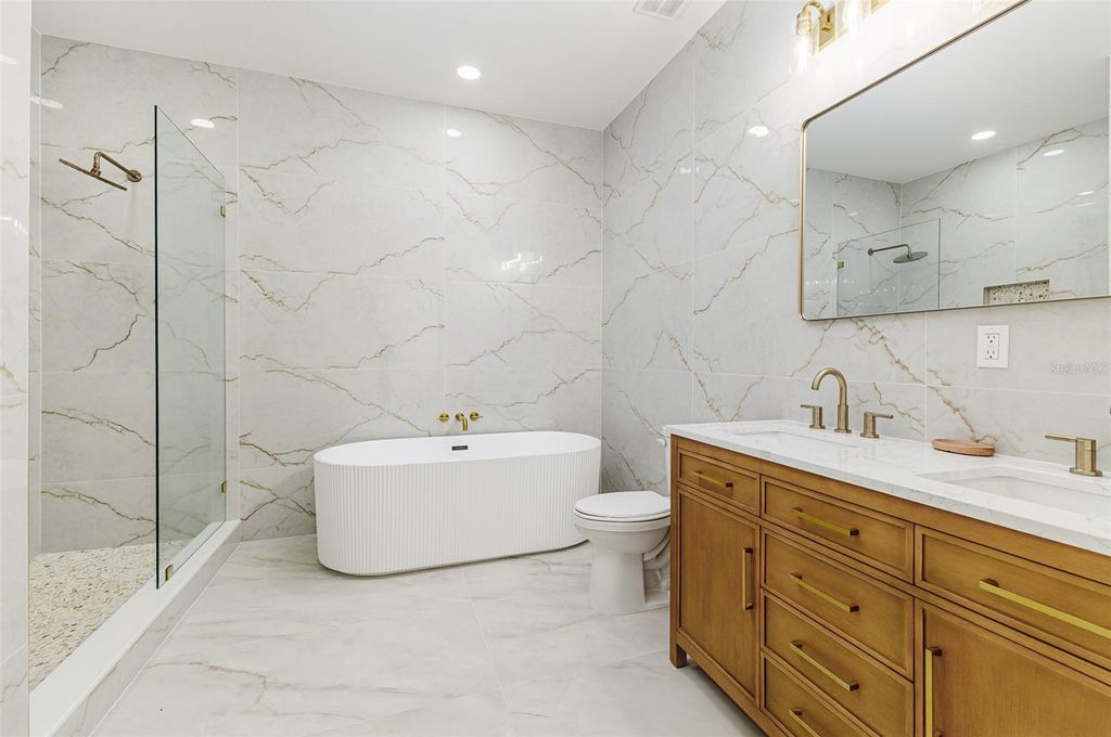 Image 15 of property listing at 7901 N GREENWOOD AVENUE, Tampa, FL 33604