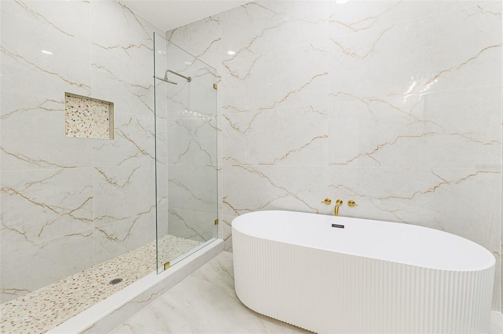 Image 16 of property listing at 7901 N GREENWOOD AVENUE, Tampa, FL 33604