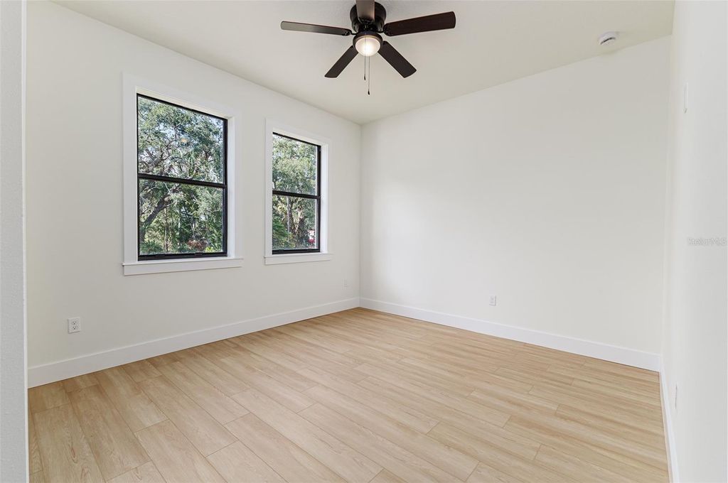 Image 17 of property listing at 7901 N GREENWOOD AVENUE, Tampa, FL 33604