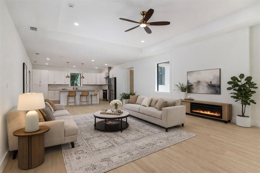 Image 25 of property listing at 7901 N GREENWOOD AVENUE, Tampa, FL 33604