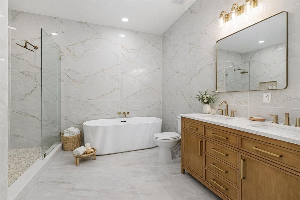 Image 29 of property listing at 7901 N GREENWOOD AVENUE, Tampa, FL 33604