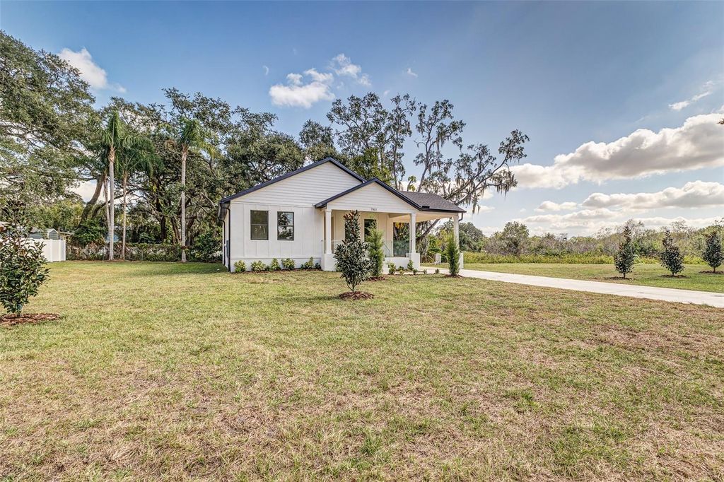 Image 5 of property listing at 7901 N GREENWOOD AVENUE, Tampa, FL 33604