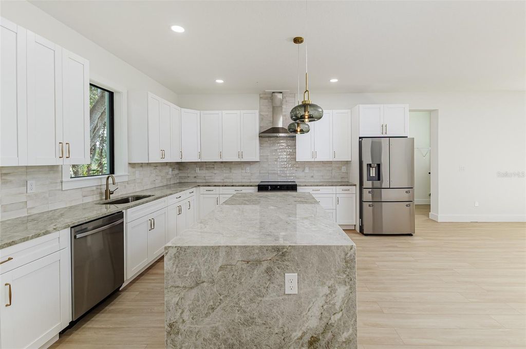 Image 9 of property listing at 7901 N GREENWOOD AVENUE, Tampa, FL 33604