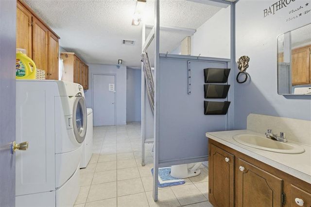 1240 Pine Hill Road, Lake Charles, LA 70605