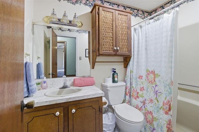 1240 Pine Hill Road, Lake Charles, LA 70605