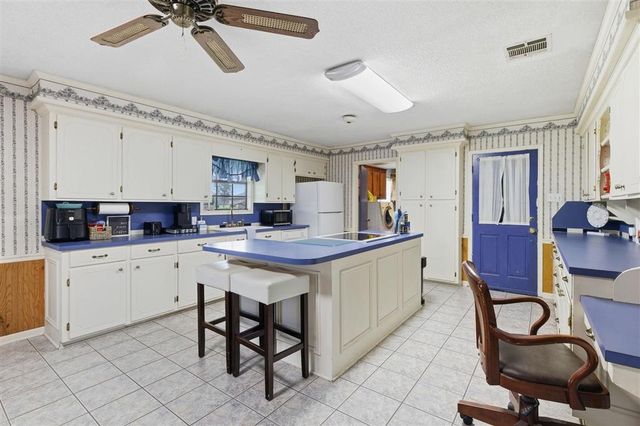 1240 Pine Hill Road, Lake Charles, LA 70605